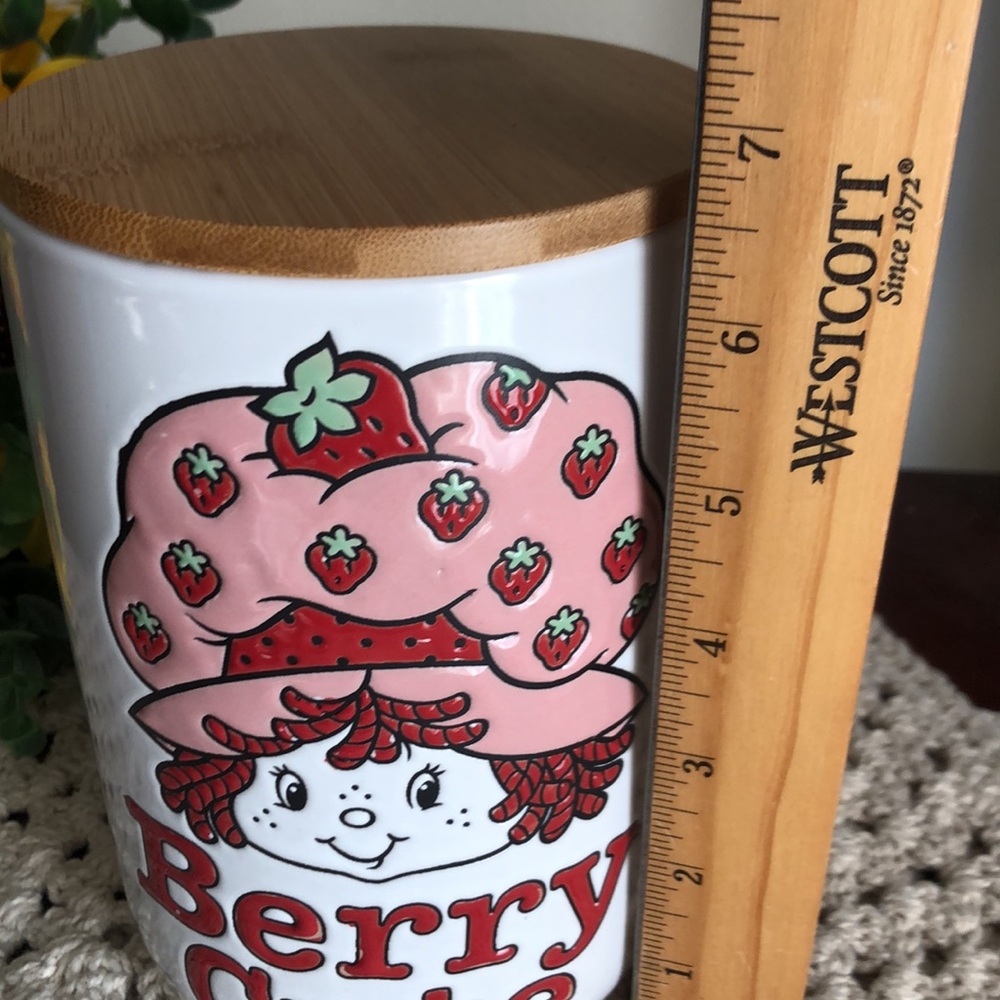 Strawberry Shortcake “Berry Cute” Ceramic Jar with Bamboo Lid - Picture 6 of 9